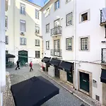 Contemporary Apartment In Chiado 1
